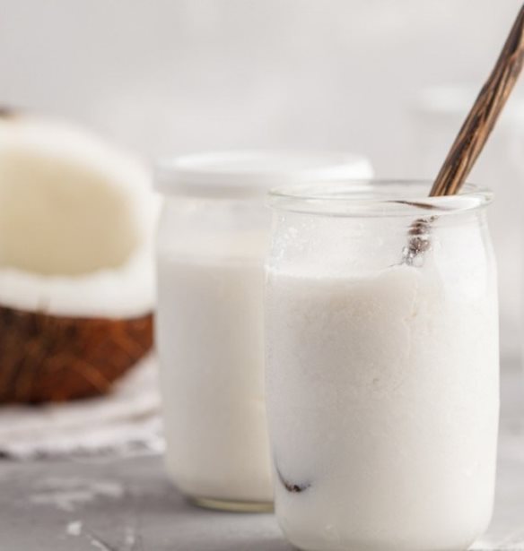 Συνταγή για vegan γιαούρτι: Πώς θα το φτιάξεις με κάσιους και γάλα καρύδας