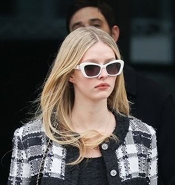 Apple Martin | &#x39F; &#x3C7;&#x3BF;&#x3C1;&#x3CC;&#x3C2; &#x3C4;&#x3B7;&#x3C2; &#x3BA;&#x3CC;&#x3C1;&#x3B7;&#x3C2; &#x3C4;&#x3B7;&#x3C2; Gwyneth Paltrow &#x3BC;&#x3B5; &#x3C4;&#x3BF;&#x3BD; &#x3C0;&#x3B1;&#x3C4;&#x3AD;&#x3C1;&#x3B1; &#x3C4;&#x3B7;&#x3C2;, Chris Martin, &#x3C3;&#x3B5; gala &#x3C3;&#x3C4;&#x3BF; &#x3A0;&#x3B1;&#x3C1;&#x3AF;&#x3C3;&#x3B9;