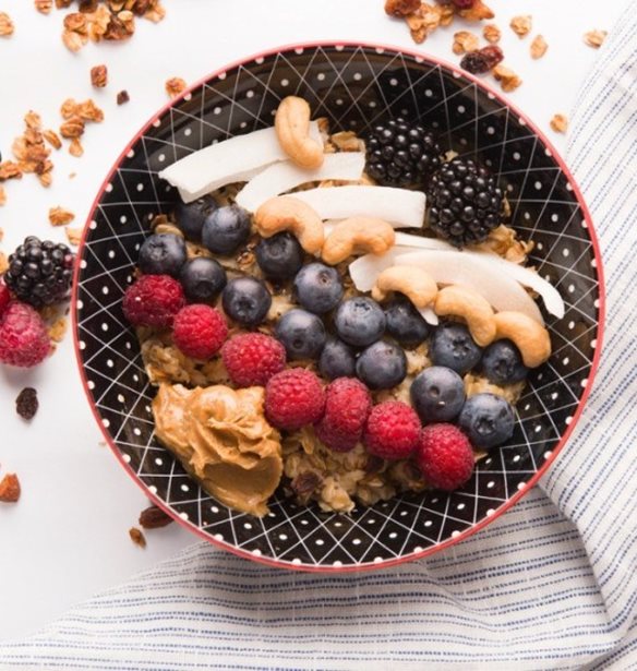 Πώς θα φτιάξεις το δικό σου smoothie bowl βήμα – βήμα