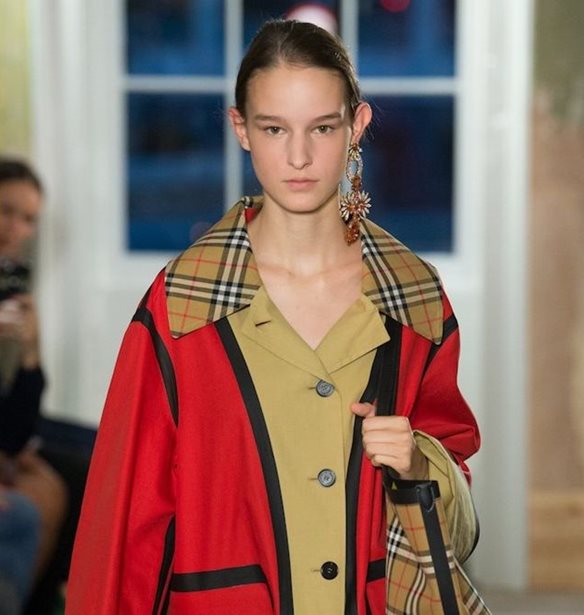 Ο οίκος Burberry λανσάρει την επόμενη it-bag που θα λατρέψουν οι fashionistas