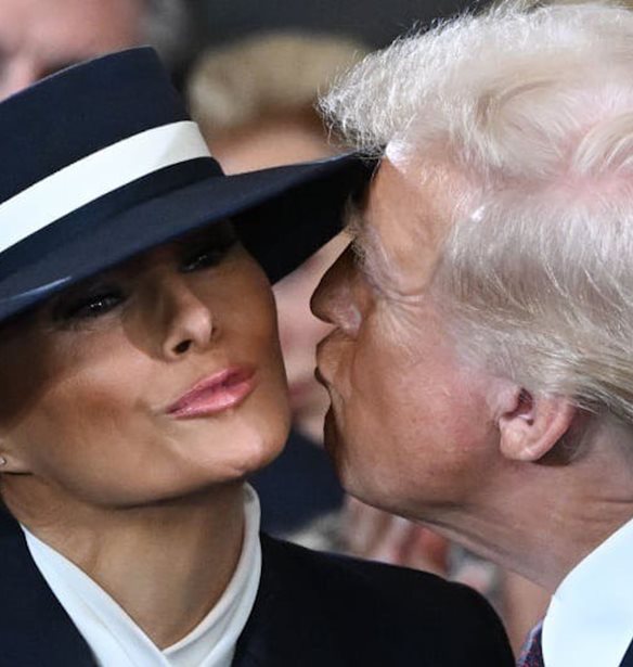 Melania Trump | &#x3A4;&#x3BF; &#x3C6;&#x3B9;&#x3BB;&#x3AF; &#x3B5;&#x3BE; &#x3B1;&#x3C0;&#x3BF;&#x3C3;&#x3C4;&#x3AC;&#x3C3;&#x3B5;&#x3C9;&#x3C2; &#x3C3;&#x3C4;&#x3BF;&#x3BD; Donald Trump ... &#x3BB;&#x3CC;&#x3B3;&#x3C9; &#x3BA;&#x3B1;&#x3C0;&#x3AD;&#x3BB;&#x3BF;&#x3C5;