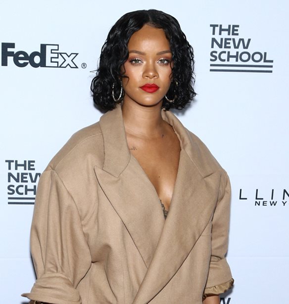 Rihanna: &#x391;&#x3BD;&#x3C4;&#x3B1;&#x3BB;&#x3BB;&#x3AC;&#x3C3;&#x3C3;&#x3B5;&#x3B9; &#x3BA;&#x3B1;&#x3C5;&#x3C4;&#x3AC; &#x3C6;&#x3B9;&#x3BB;&#x3B9;&#x3AC; &#x3BC;&#x3B5; &#x3AC;&#x3B3;&#x3BD;&#x3C9;&#x3C3;&#x3C4;&#x3BF; &#x3AC;&#x3BD;&#x3C4;&#x3C1;&#x3B1;!