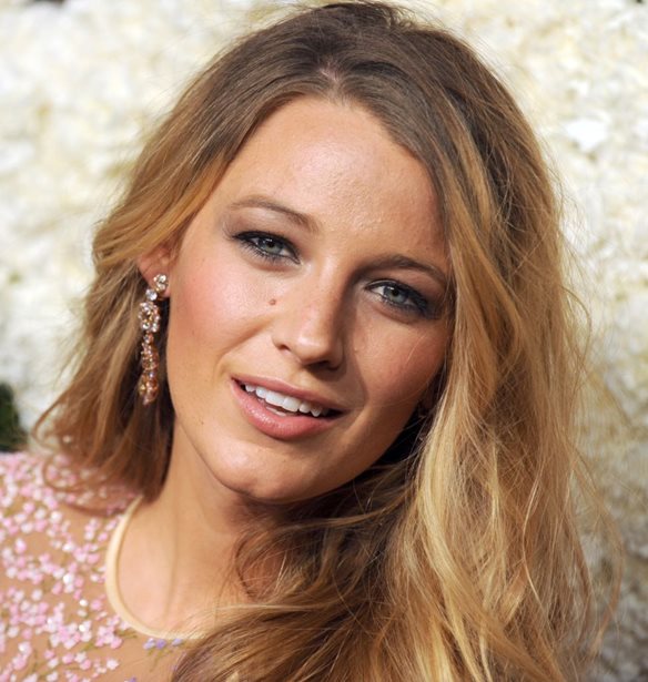 &#x391;&#x3C5;&#x3C4;&#x3AE; &#x3B7; &#x3B5;&#x3BC;&#x3C6;&#x3AC;&#x3BD;&#x3B9;&#x3C3;&#x3B7; &#x3C4;&#x3B7;&#x3C2; Blake Lively &#x3BC;&#x3AC;&#x3C2; &#x3B3;&#x3CD;&#x3C1;&#x3B9;&#x3C3;&#x3B5; &#x3C0;&#x3AF;&#x3C3;&#x3C9; &#x3C3;&#x3C4;&#x3BF; Gossip Girl