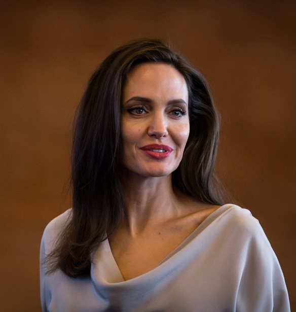 Angelina Jolie: O&#x3B9; 6 &#x3C4;&#x3B5;&#x3BB;&#x3B5;&#x3C5;&#x3C4;&#x3B1;&#x3AF;&#x3B5;&#x3C2; &#x3B5;&#x3BC;&#x3C6;&#x3B1;&#x3BD;&#x3AF;&#x3C3;&#x3B5;&#x3B9;&#x3C2; &#x3C4;&#x3B7;&#x3C2; &#x3C0;&#x3BF;&#x3C5; &#x3BE;&#x3B5;&#x3C7;&#x3C9;&#x3C1;&#x3AF;&#x3C3;&#x3B1;&#x3BC;&#x3B5;