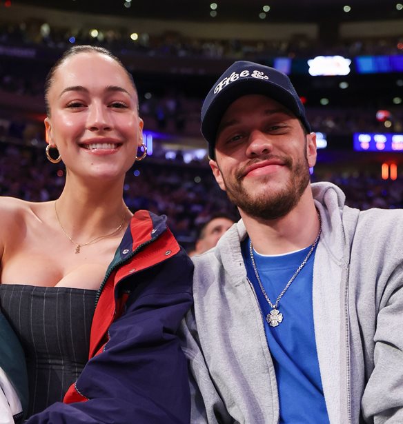 Pete Davidson | &#x398;&#x3B1; &#x3B3;&#x3AF;&#x3BD;&#x3B5;&#x3B9; &#x3B3;&#x3B9;&#x3B1; &#x3C0;&#x3C1;&#x3CE;&#x3C4;&#x3B7; &#x3C6;&#x3BF;&#x3C1;&#x3AC; &#x3C0;&#x3B1;&#x3C4;&#x3AD;&#x3C1;&#x3B1;&#x3C2; - &#x3A0;&#x3BF;&#x3B9;&#x3B1; &#x3B5;&#x3AF;&#x3BD;&#x3B1;&#x3B9; &#x3B7; &#x3B3;&#x3C5;&#x3BD;&#x3B1;&#x3AF;&#x3BA;&#x3B1; &#x3C0;&#x3BF;&#x3C5; &#x3B8;&#x3B1; &#x3C6;&#x3AD;&#x3C1;&#x3B5;&#x3B9; &#x3C3;&#x3C4;&#x3BF;&#x3BD; &#x3BA;&#x3CC;&#x3C3;&#x3BC;&#x3BF; &#x3C4;&#x3BF; &#x3C0;&#x3B1;&#x3B9;&#x3B4;&#x3AF; &#x3C4;&#x3BF;&#x3C5;