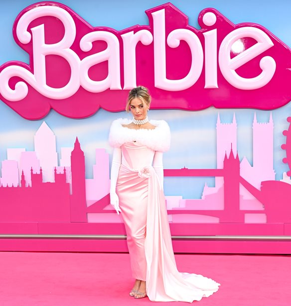 &#x3A4;&#x3B1; &quot;&#x3AC;&#x3B3;&#x3BD;&#x3C9;&#x3C3;&#x3C4;&#x3B1;&quot; looks &#x3C4;&#x3B7;&#x3C2; Margot Robbie &#x3B1;&#x3C0;&#x3CC; &#x3C4;&#x3BF; press tour &#x3C4;&#x3B7;&#x3C2; Barbie