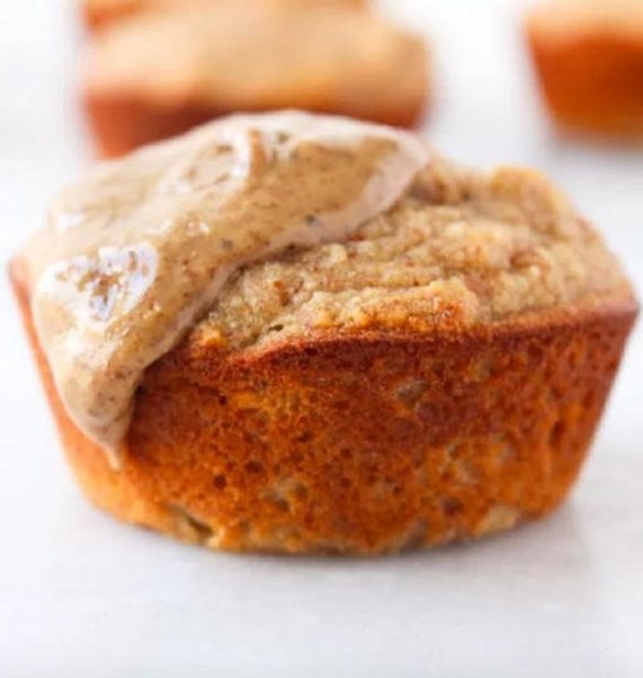 Τα φτιάξαμε! Υγιεινά μάφινς με μπανάνα, πουρέ κολοκύθας και χουρμά! Χωρίς ζάχαρη, χωρίς βούτυρο!