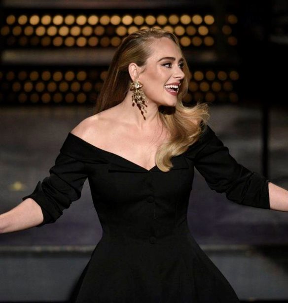 H Adele &#x3B4;&#x3B7;&#x3BB;&#x3CE;&#x3BD;&#x3B5;&#x3B9; &#x3AD;&#x3C4;&#x3BF;&#x3B9;&#x3BC;&#x3B7; &#x3BD;&#x3B1; &#x3B1;&#x3C0;&#x3BF;&#x3BA;&#x3C4;&#x3AE;&#x3C3;&#x3B5;&#x3B9; &#x3B4;&#x3B5;&#x3CD;&#x3C4;&#x3B5;&#x3C1;&#x3BF; &#x3C0;&#x3B1;&#x3B9;&#x3B4;&#x3AF;