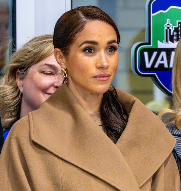 Meghan Markle | &#x3A4;&#x3BF; spring look &#x3C0;&#x3BF;&#x3C5; &#x3B5;&#x3C0;&#x3AD;&#x3BB;&#x3B5;&#x3BE;&#x3B5; &#x3B3;&#x3B9;&#x3B1; &#x3BC;&#x3B5;&#x3C3;&#x3B7;&#x3BC;&#x3B5;&#x3C1;&#x3B9;&#x3B1;&#x3BD;&#x3AE; &#x3AD;&#x3BE;&#x3BF;&#x3B4;&#x3BF; &#x3B5;&#x3AF;&#x3BD;&#x3B1;&#x3B9; &#x3B1;&#x3C5;&#x3C4;&#x3CC; &#x3C0;&#x3BF;&#x3C5; &#x3B8;&#x3B1; &#x3C6;&#x3BF;&#x3C1;&#x3AD;&#x3C3;&#x3BF;&#x3C5;&#x3BC;&#x3B5; &#x3C0;&#x3B5;&#x3C1;&#x3B9;&#x3C3;&#x3C3;&#x3CC;&#x3C4;&#x3B5;&#x3C1;&#x3BF; &#x3C6;&#x3AD;&#x3C4;&#x3BF;&#x3C2;
