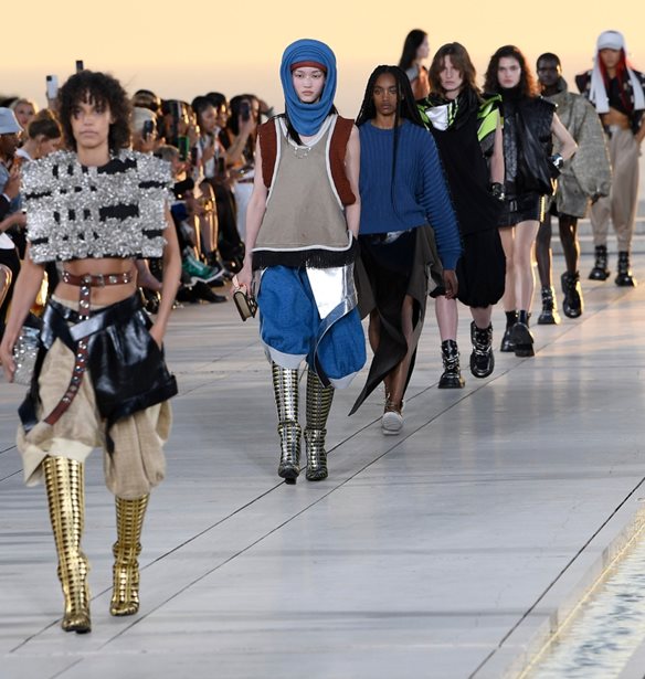 &#x397; LVMH &#x3B8;&#x3B1; &#x3BA;&#x3BB;&#x3B5;&#x3AF;&#x3BD;&#x3B5;&#x3B9; &#x3C4;&#x3B1; &#x3C6;&#x3CE;&#x3C4;&#x3B1; &#x3C3;&#x3C4;&#x3B1; &#x3BA;&#x3B1;&#x3C4;&#x3B1;&#x3C3;&#x3C4;&#x3AE;&#x3BC;&#x3B1;&#x3C4;&#x3AC; &#x3C4;&#x3B7;&#x3C2; &#x3C4;&#x3BF; &#x3B2;&#x3C1;&#x3AC;&#x3B4;&#x3C5;