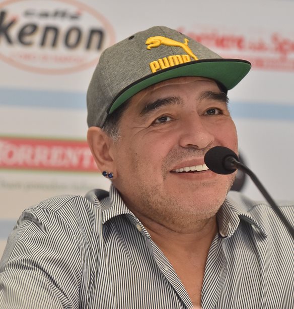 &#x388;&#x3C6;&#x3C5;&#x3B3;&#x3B5; &#x3B1;&#x3C0;&#x3CC; &#x3C4;&#x3B7; &#x3B6;&#x3C9;&#x3AE; &#x3BF; Diego Maradona