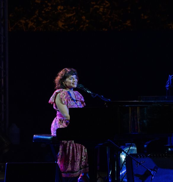 &#x395;&#x3BD;&#x3C4;&#x3C5;&#x3C0;&#x3C9;&#x3C3;&#x3B9;&#x3B1;&#x3BA;&#x3AE; &#x3B5;&#x3BC;&#x3C6;&#x3AC;&#x3BD;&#x3B9;&#x3C3;&#x3B7; &#x3BC;&#x3B5; sold-out &#x3C3;&#x3C5;&#x3BD;&#x3B1;&#x3C5;&#x3BB;&#x3AF;&#x3B1; &#x3B1;&#x3C0;&#x3CC; &#x3C4;&#x3B7;&#x3BD; Norah Jones &#x3C3;&#x3C4;&#x3BF;&#x3BD; &#x39B;&#x3CC;&#x3C6;&#x3BF; &#x3C4;&#x3B7;&#x3C2; &#x3A3;&#x3AC;&#x3BD;&#x3B7;&#x3C2;