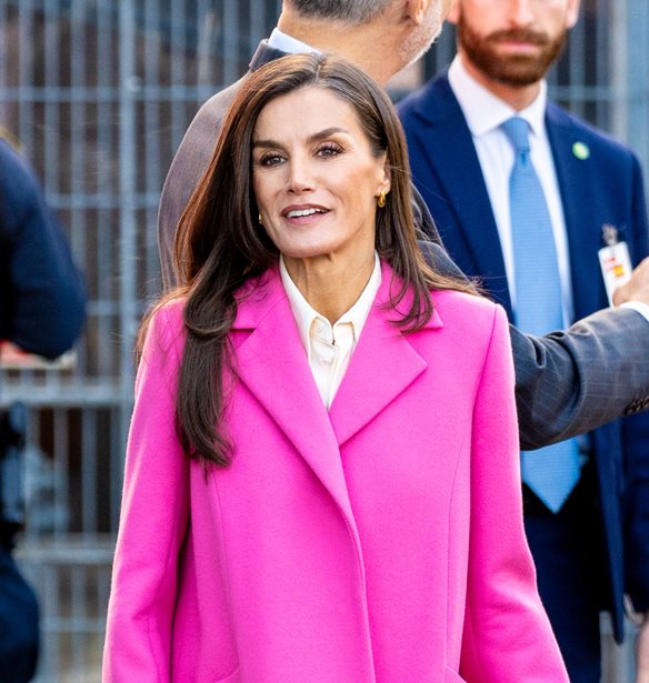 &#x397; &#x3B2;&#x3B1;&#x3C3;&#x3AF;&#x3BB;&#x3B9;&#x3C3;&#x3C3;&#x3B1; Letizia &#x3BA;&#x3C1;&#x3AC;&#x3C4;&#x3B7;&#x3C3;&#x3B5; &#x3C4;&#x3BF; &#x3C4;&#x3C3;&#x3B1;&#x3BD;&#x3C4;&#x3AC;&#x3BA;&#x3B9; &#x3B1;&#x3C0;&#x3CC; &#x3C4;&#x3B7; Mango &#x3C0;&#x3BF;&#x3C5; &#x3C4;&#x3B1;&#x3B9;&#x3C1;&#x3B9;&#x3AC;&#x3B6;&#x3B5;&#x3B9; &#x3BC;&#x3B5; &#x3BA;&#x3AC;&#x3B8;&#x3B5; &#x3C7;&#x3B5;&#x3B9;&#x3BC;&#x3B5;&#x3C1;&#x3B9;&#x3BD;&#x3CC; &#x3C3;&#x3CD;&#x3BD;&#x3BF;&#x3BB;&#x3BF;