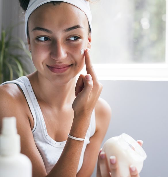 Ευαίσθητο δέρμα με τάση ερυθρότητας; Βρήκα τα 2 προϊόντα που χρειάζεσαι για την καθημερινή σου ρουτίνα