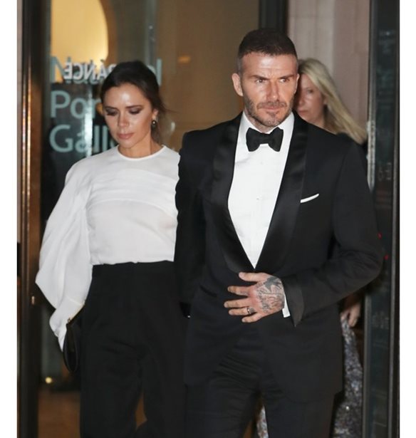 Victoria Beckham |  &#x3A6;&#x3C9;&#x3C4;&#x3BF;&#x3B3;&#x3C1;&#x3B1;&#x3C6;&#x3AF;&#x3B6;&#x3B5;&#x3B9; &#x3C4;&#x3BF;&#x3BD; David - &#x3BE;&#x3B1;&#x3BD;&#x3AC;- &#x3C7;&#x3C9;&#x3C1;&#x3AF;&#x3C2; &#x3BC;&#x3C0;&#x3BB;&#x3BF;&#x3CD;&#x3B6;&#x3B1; &#x3C3;&#x3C4;&#x3BF; &#x3B3;&#x3C5;&#x3BC;&#x3BD;&#x3B1;&#x3C3;&#x3C4;&#x3AE;&#x3C1;&#x3B9;&#x3BF;