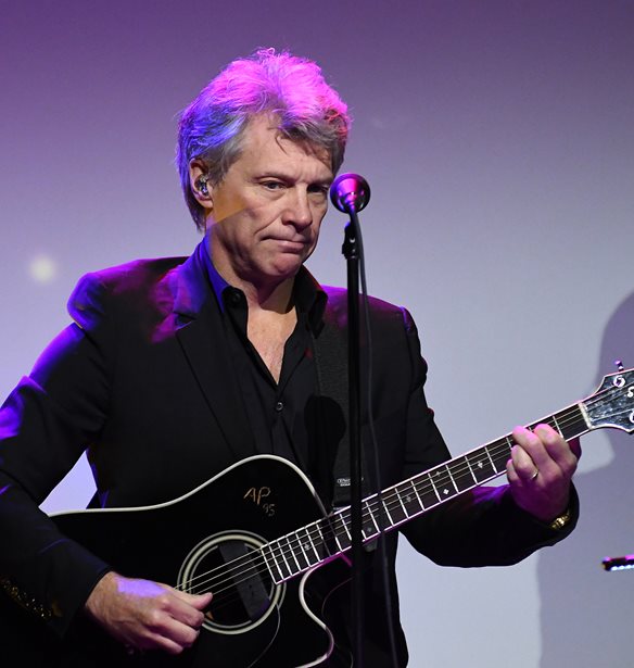 &#x39F;&#x3B9; Bon Jovi &#x3C0;&#x3B1;&#x3C1;&#x3BF;&#x3C5;&#x3C3;&#x3B9;&#x3AC;&#x3B6;&#x3BF;&#x3C5;&#x3BD; &#x3C4;&#x3BF; &#x3BD;&#x3AD;&#x3BF; &#x3C4;&#x3BF;&#x3C5;&#x3C2; &#x3AC;&#x3BB;&#x3BC;&#x3C0;&#x3BF;&#x3C5;&#x3BC; &#x3BC;&#x3AD;&#x3C3;&#x3C9; Facebook