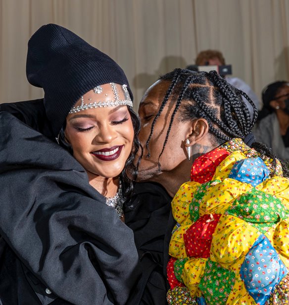 &#x3A0;&#x3B1;&#x3BD;&#x3C4;&#x3C1;&#x3B5;&#x3CD;&#x3C4;&#x3B7;&#x3BA;&#x3B1;&#x3BD; &#x3B7; Rihanna &#x3BA;&#x3B1;&#x3B9; &#x3BF; A$AP Rocky;