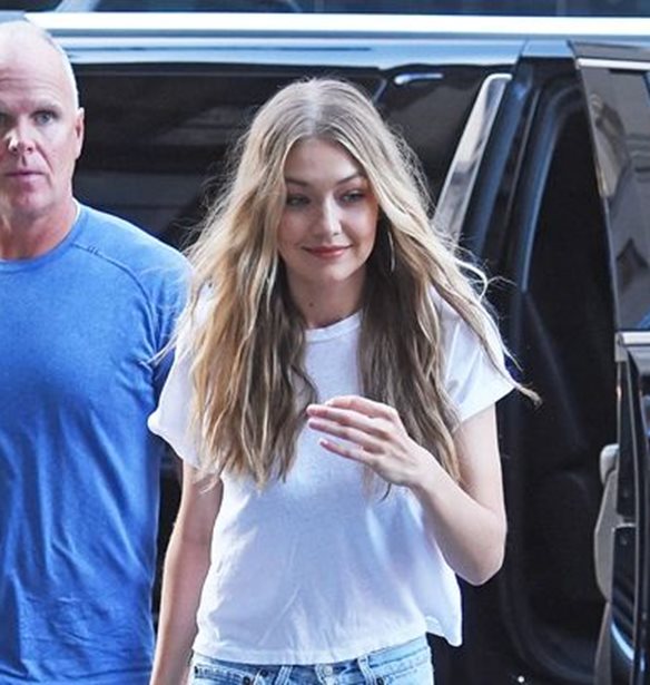 Gigi Hadid- Kate Mara: &#x3A0;&#x3BF;&#x3CD; &#x3C4;&#x3B9;&#x3C2; &#x3C3;&#x3C5;&#x3BD;&#x3AD;&#x3BB;&#x3B1;&#x3B2;&#x3B5; &#x3BF; &#x3C6;&#x3C9;&#x3C4;&#x3BF;&#x3B3;&#x3C1;&#x3B1;&#x3C6;&#x3B9;&#x3BA;&#x3CC;&#x3C2; &#x3C6;&#x3B1;&#x3BA;&#x3CC;&#x3C2;;