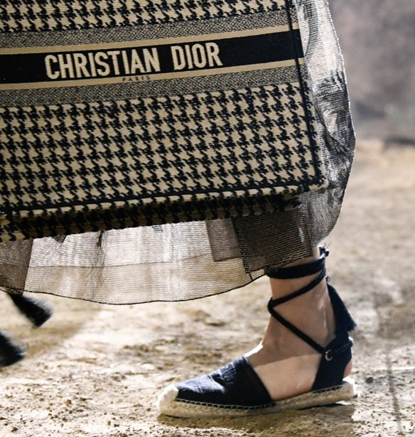 8 ζευγάρια εσπαντρίγιες που θα σε βάλουν αμέσως σε καλοκαιρινό mood