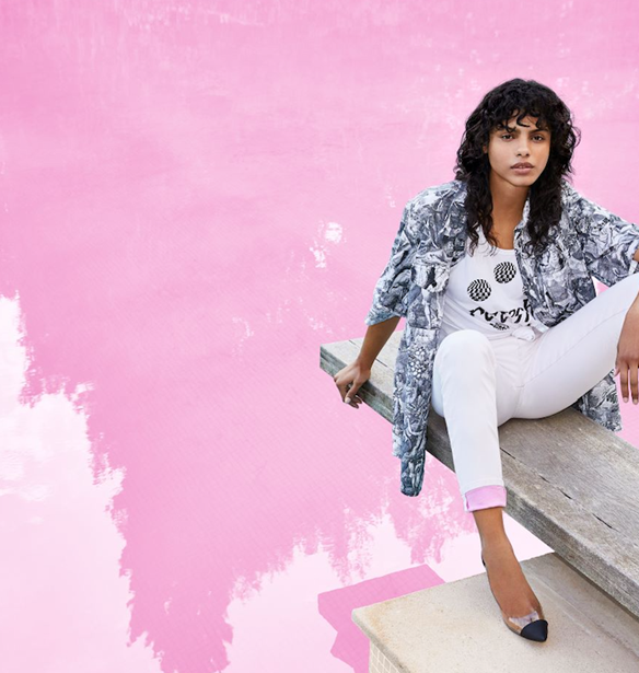 Αυτά τα jeans έχουν μια χρωματιστή λεπτομέρεια που θα σε ενθουσιάσει