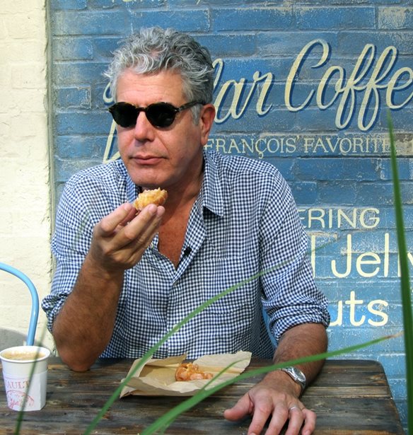 O Anthony Bourdain αποκαλύπτει το μυστικό για το πώς έχασε 16 κιλά