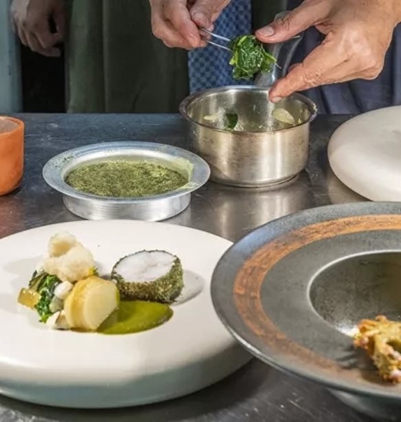 Symposio at Ark | &#x38C;&#x3C4;&#x3B1;&#x3BD; &#x3B7; &#x3A1;&#x3B9;&#x3B2;&#x3B9;&#x3AD;&#x3C1;&#x3B1; &#x3B4;&#x3BF;&#x3BA;&#x3AF;&#x3BC;&#x3B1;&#x3C3;&#x3B5; &#x3C4;&#x3BF; fine dining &#x3C4;&#x3B7;&#x3C2; &#x3A1;&#x3CC;&#x3B4;&#x3BF;&#x3C5;