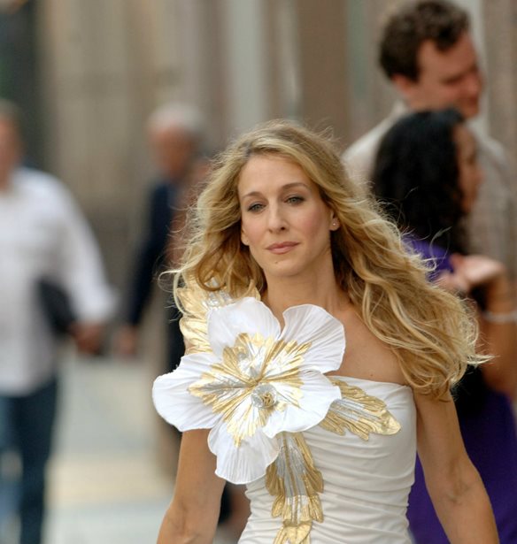 &#x397; Carrie Bradshaw &#x3B5;&#x3C0;&#x3B9;&#x3C3;&#x3C4;&#x3C1;&#x3AD;&#x3C6;&#x3B5;&#x3B9;!