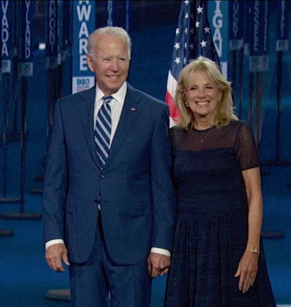 Jill Biden: To &#x3C0;&#x3C1;&#x3CE;&#x3C4;&#x3BF; &#x3C4;&#x3B7;&#x3C2; look &#x3B1;&#x3C0;&#x3CC; &#x3C4;&#x3B7;&#x3BD; &#x3BF;&#x3C1;&#x3BA;&#x3C9;&#x3BC;&#x3BF;&#x3C3;&#x3AF;&#x3B1;