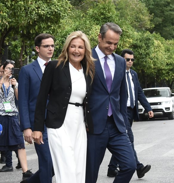 Μαρέβα Μητσοτάκη | Η κίνηση προς τον γιο της, Κωνσταντίνο που αφορά στον αρραβώνα του με τη Μαρία Σάκκαρη