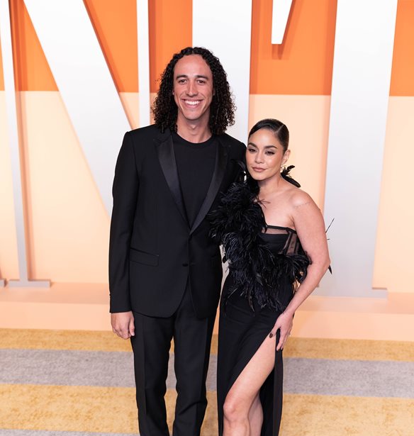Vanessa Hudgens | &#x388;&#x3B3;&#x3BA;&#x3C5;&#x3BF;&#x3C2; &#x3C3;&#x3C4;&#x3BF; &#x3B4;&#x3B5;&#x3CD;&#x3C4;&#x3B5;&#x3C1;&#x3BF; &#x3C0;&#x3B1;&#x3B9;&#x3B4;&#x3AF; &#x3C4;&#x3B7;&#x3C2; &#x3BC;&#x3B5; &#x3C4;&#x3BF;&#x3BD; Cole Tucker