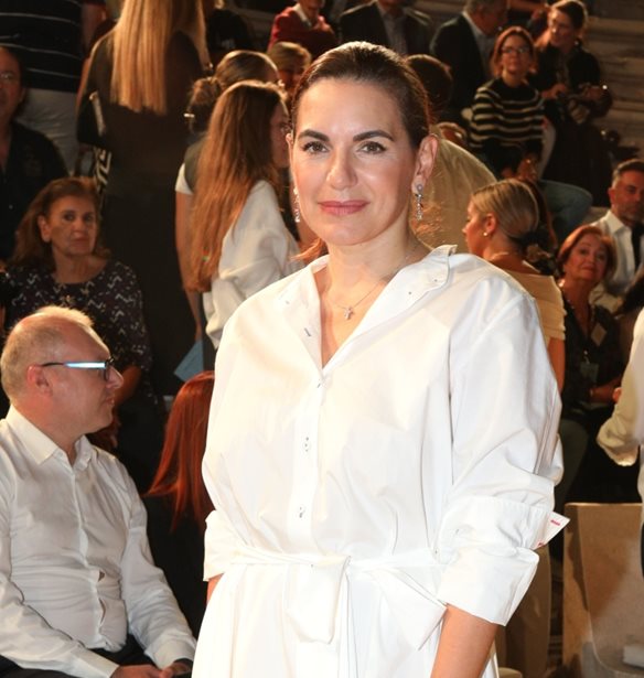 &#x397; &#x38C;&#x3BB;&#x3B3;&#x3B1; &#x39A;&#x3B5;&#x3C6;&#x3B1;&#x3BB;&#x3BF;&#x3B3;&#x3B9;&#x3AC;&#x3BD;&#x3BD;&#x3B7; &#x3BA;&#x3C1;&#x3AC;&#x3C4;&#x3B7;&#x3C3;&#x3B5; &#x3C4;&#x3B7;&#x3BD; &#x3B1;&#x3BD;&#x3BF;&#x3B9;&#x3BE;&#x3B9;&#x3AC;&#x3C4;&#x3B9;&#x3BA;&#x3B7; &#x3C4;&#x3C3;&#x3AC;&#x3BD;&#x3C4;&#x3B1; &#x3C0;&#x3BF;&#x3C5; &#x3C4;&#x3B1;&#x3B9;&#x3C1;&#x3B9;&#x3AC;&#x3B6;&#x3B5;&#x3B9; &#x3BC;&#x3B5; &#x3BA;&#x3AC;&#x3B8;&#x3B5; outfit
