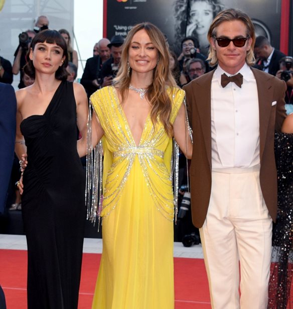 Don&#x27;t Worry Darling | &#x3A4;&#x3B1; &#x3C0;&#x3B9;&#x3BF; &#x3BA;&#x3BF;&#x3BC;&#x3C8;&#x3AC; celebrity looks &#x3C3;&#x3C4;&#x3BF; &#x3BA;&#x3CC;&#x3BA;&#x3BA;&#x3B9;&#x3BD;&#x3BF; &#x3C7;&#x3B1;&#x3BB;&#x3AF; &#x3C4;&#x3B7;&#x3C2; &#x3C0;&#x3BF;&#x3BB;&#x3C5;&#x3B1;&#x3BD;&#x3B1;&#x3BC;&#x3B5;&#x3BD;&#x3CC;&#x3BC;&#x3B5;&#x3BD;&#x3B7;&#x3C2; &#x3C0;&#x3C1;&#x3B5;&#x3BC;&#x3B9;&#x3AD;&#x3C1;&#x3B1;&#x3C2;