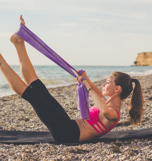 Πώς θα γυμνάσεις και θα τονώσεις το σώμα σου στην παραλία