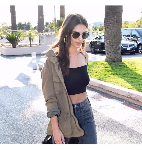 &#x397;  Emily Ratajkowski &#x3B1;&#x3BD;&#x3C4;&#x3B9;&#x3BC;&#x3B5;&#x3C4;&#x3C9;&#x3C0;&#x3AF;&#x3B6;&#x3B5;&#x3B9; &#x3C4;&#x3B7; &#x3B6;&#x3AD;&#x3C3;&#x3C4;&#x3B7; &#x3BC;&#x3B5; &#x3C4;&#x3BF;&#x3BD; &#x3C0;&#x3B9;&#x3BF; stylish &#x3C4;&#x3C1;&#x3CC;&#x3C0;&#x3BF;