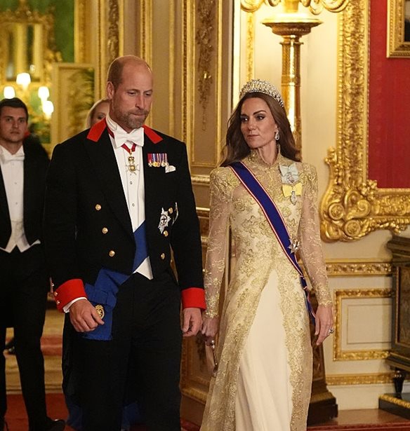 &#x395;&#x3C0;&#x3AF;&#x3C3;&#x3B7;&#x3BC;&#x3BF; &#x3B4;&#x3B5;&#x3AF;&#x3C0;&#x3BD;&#x3BF; &#x3C3;&#x3C4;&#x3BF; Windsor | &#x397; Kate Middleton &#x3BC;&#x3B5; &#x3C4;&#x3B7;&#x3BD; &#x3C4;&#x3B9;&#x3AC;&#x3C1;&#x3B1; &#x3C4;&#x3B7;&#x3C2; Lady Di &#x3BA;&#x3B1;&#x3B9; &#x3B7; &#x3B5;&#x3BD;&#x3C4;&#x3C5;&#x3C0;&#x3C9;&#x3C3;&#x3B9;&#x3B1;&#x3BA;&#x3AE; &#x3B5;&#x3BC;&#x3C6;&#x3AC;&#x3BD;&#x3B9;&#x3C3;&#x3B7; &#x3C4;&#x3B7;&#x3C2; Melania Trump