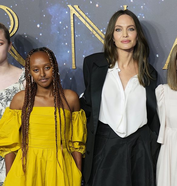 Shiloh Jolie Pitt | &#x3A6;&#x3CC;&#x3C1;&#x3B5;&#x3C3;&#x3B5; &#x3BE;&#x3B1;&#x3BD;&#x3AC; &#x3AD;&#x3BD;&#x3B1; Dior &#x3C6;&#x3CC;&#x3C1;&#x3B5;&#x3BC;&#x3B1; &#x3C4;&#x3B7;&#x3C2; Angelina Jolie &#x3B1;&#x3BB;&#x3BB;&#x3AC; &#x3BC;&#x3B5; &#x3B4;&#x3B9;&#x3B1;&#x3C6;&#x3BF;&#x3C1;&#x3B5;&#x3C4;&#x3B9;&#x3BA;&#x3CC; &#x3C4;&#x3C1;&#x3CC;&#x3C0;&#x3BF;