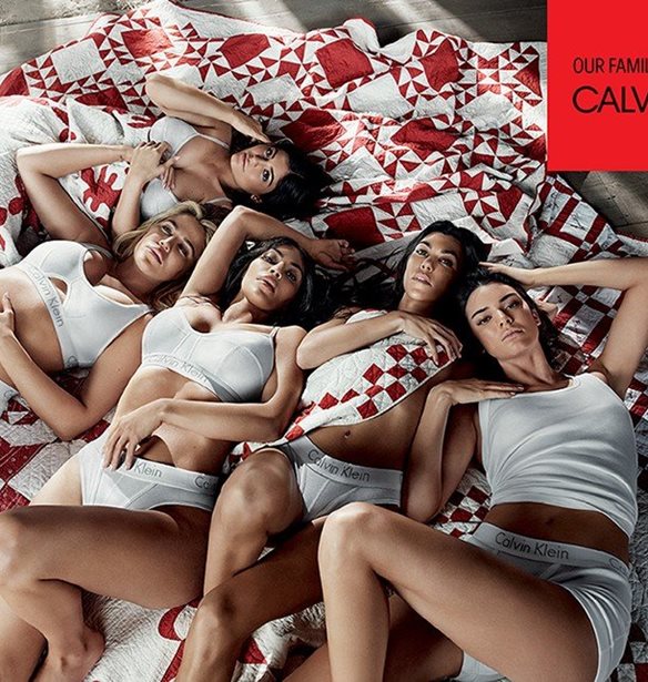 O&#x3B9; Kardashians &#x3C6;&#x3C9;&#x3C4;&#x3BF;&#x3B3;&#x3C1;&#x3B1;&#x3C6;&#x3AF;&#x3B6;&#x3BF;&#x3BD;&#x3C4;&#x3B1;&#x3B9; &#x3B3;&#x3B9;&#x3B1; &#x3C4;&#x3BF;&#x3BD; Calvin Klein- &#x3BA;&#x3B1;&#x3B9; &#x3CC;&#x3BB;&#x3BF;&#x3B9; &#x3BC;&#x3B9;&#x3BB;&#x3BF;&#x3CD;&#x3BD; &#x3B3;&#x3B9;&#x3B1; &#x3C4;&#x3B7;&#x3BD; Kylie!