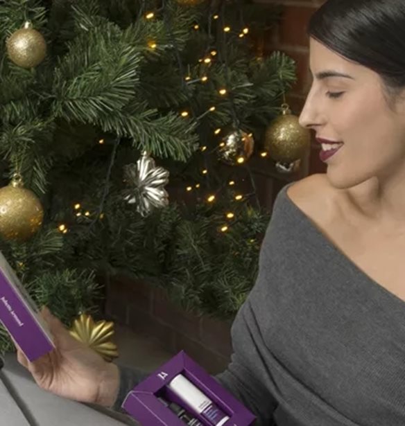 H beauty director &#x3C0;&#x3C1;&#x3BF;&#x3C4;&#x3B5;&#x3AF;&#x3BD;&#x3B5;&#x3B9; &#x3C4;&#x3B1; skincare &#x3B4;&#x3CE;&#x3C1;&#x3B1; &#x3C0;&#x3BF;&#x3C5; &#x3BA;&#x3AC;&#x3B8;&#x3B5; &#x3B3;&#x3C5;&#x3BD;&#x3B1;&#x3AF;&#x3BA;&#x3B1; &#x3B8;&#x3B1; &#x3C7;&#x3B1;&#x3B9;&#x3C1;&#x3CC;&#x3C4;&#x3B1;&#x3BD; &#x3BD;&#x3B1; &#x3BB;&#x3AC;&#x3B2;&#x3B5;&#x3B9; &#x3C6;&#x3AD;&#x3C4;&#x3BF;&#x3C2; &#x3C4;&#x3B9;&#x3C2; &#x3B3;&#x3B9;&#x3BF;&#x3C1;&#x3C4;&#x3AD;&#x3C2;
