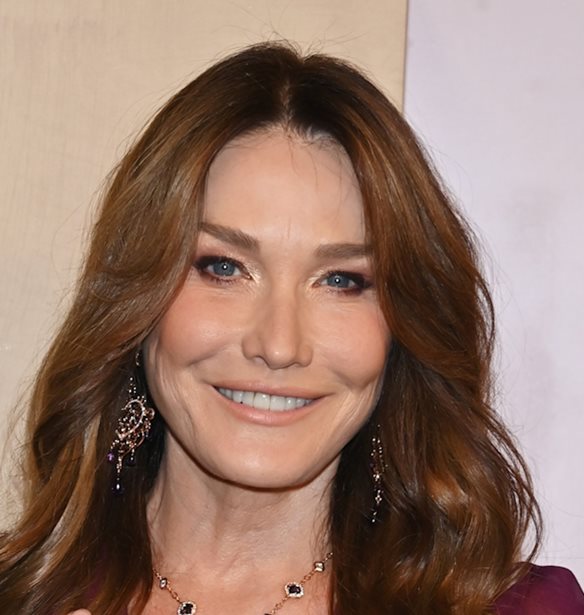 &#x397; Carla Bruni &#x3C3;&#x3C4;&#x3B7;&#x3BD; &#x3B1;&#x3B3;&#x3BA;&#x3B1;&#x3BB;&#x3B9;&#x3AC; &#x3C4;&#x3BF;&#x3C5; Nicolas Sarkozy | &#x397; &#x3B1;&#x3B4;&#x3B7;&#x3BC;&#x3BF;&#x3C3;&#x3AF;&#x3B5;&#x3C5;&#x3C4;&#x3B7; &#x3C6;&#x3C9;&#x3C4;&#x3BF;&#x3B3;&#x3C1;&#x3B1;&#x3C6;&#x3AF;&#x3B1; &#x3B1;&#x3C0;&#x3CC; &#x3C4;&#x3BF; &#x3C4;&#x3C1;&#x3C5;&#x3C6;&#x3B5;&#x3C1;&#x3CC; &#x3C4;&#x3BF;&#x3C5;&#x3C2; &#x3C0;&#x3B1;&#x3C1;&#x3B5;&#x3BB;&#x3B8;&#x3CC;&#x3BD;
