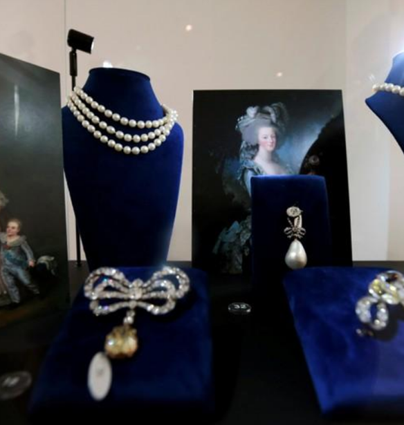 &#x3A3;&#x3B5; &#x3B4;&#x3B7;&#x3BC;&#x3BF;&#x3C0;&#x3C1;&#x3B1;&#x3C3;&#x3AF;&#x3B1; &#x3C4;&#x3B1; &#x3BA;&#x3BF;&#x3C3;&#x3BC;&#x3AE;&#x3BC;&#x3B1;&#x3C4;&#x3B1; &#x3C4;&#x3B7;&#x3C2; &#x39C;&#x3B1;&#x3C1;&#x3AF;&#x3B1;&#x3C2; &#x391;&#x3BD;&#x3C4;&#x3BF;&#x3C5;&#x3B1;&#x3BD;&#x3AD;&#x3C4;&#x3B1;