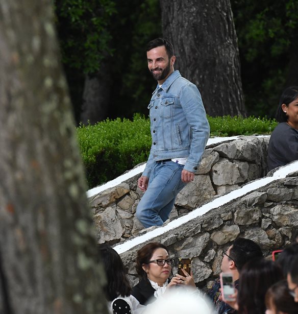 Nicolas Ghesqui&#xE8;re &#x3B5;&#x3BD;&#x3B1;&#x3BD;&#x3C4;&#x3AF;&#x3BF;&#x3BD; Donald Trump