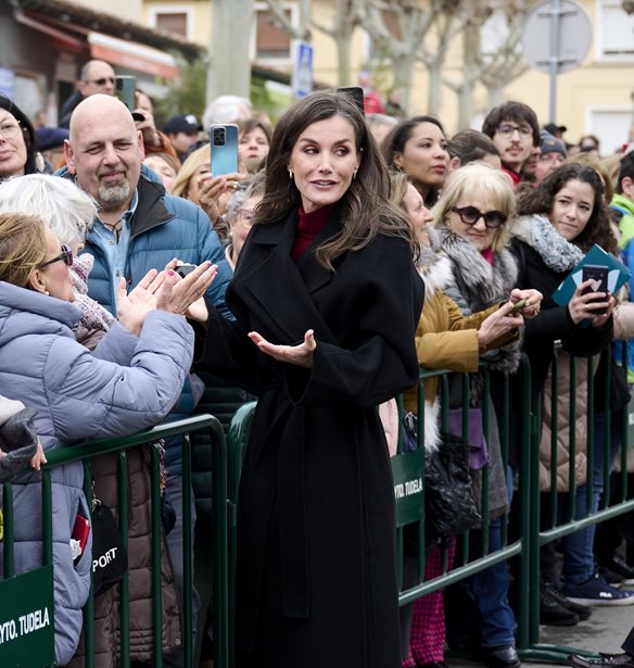 Letizia &#x3C4;&#x3B7;&#x3C2; &#x399;&#x3C3;&#x3C0;&#x3B1;&#x3BD;&#x3AF;&#x3B1;&#x3C2; |&#x39F;&#x3B9; slingback &#x3B3;&#x3CC;&#x3B2;&#x3B5;&#x3C2; &#x3C4;&#x3B7;&#x3C2; &#x3B1;&#x3C0;&#x3CC; &#x3C4;&#x3B7; Massimo Dutti &#x3B5;&#x3AF;&#x3BD;&#x3B1;&#x3B9; &#x3C4;&#x3BF; &#x3B1;&#x3C0;&#x3CC;&#x3BB;&#x3C5;&#x3C4;&#x3BF; staple &#x3B3;&#x3B9;&#x3B1; &#x3C4;&#x3B7; &#x3C3;&#x3C5;&#x3BB;&#x3BB;&#x3BF;&#x3B3;&#x3AE; &#x3BA;&#x3AC;&#x3B8;&#x3B5; &#x3B3;&#x3C5;&#x3BD;&#x3B1;&#x3AF;&#x3BA;&#x3B1;&#x3C2;