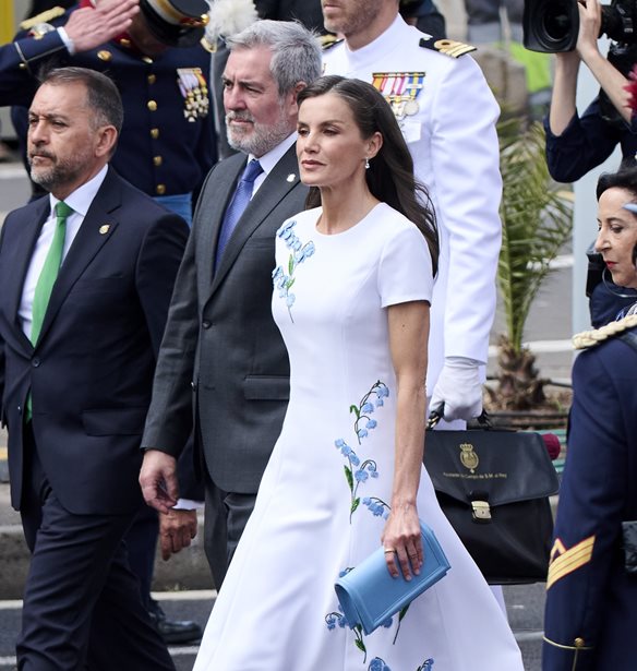 &#x39F;&#x3B9; &#x3B3;&#x3CC;&#x3B2;&#x3B5;&#x3C2; &#x3C4;&#x3B7;&#x3C2; Letizia &#x3C4;&#x3B7;&#x3C2; &#x399;&#x3C3;&#x3C0;&#x3B1;&#x3BD;&#x3AF;&#x3B1;&#x3C2; &#x3B5;&#x3AF;&#x3BD;&#x3B1;&#x3B9; &#x3C4;&#x3BF; staple &#x3C0;&#x3BF;&#x3C5; &#x3BA;&#x3AC;&#x3B8;&#x3B5; &#x3B3;&#x3C5;&#x3BD;&#x3B1;&#x3AF;&#x3BA;&#x3B1; &#x3B1;&#x3BE;&#x3AF;&#x3B6;&#x3B5;&#x3B9; &#x3BD;&#x3B1; &#x3AD;&#x3C7;&#x3B5;&#x3B9; &#x3C3;&#x3C4;&#x3B7; &#x3C3;&#x3C5;&#x3BB;&#x3BB;&#x3BF;&#x3B3;&#x3AE; &#x3C4;&#x3B7;&#x3C2;