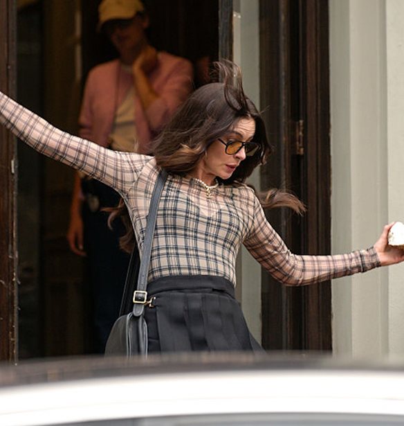 &#x397; &#x3B5;&#x3BD;&#x3C4;&#x3C5;&#x3C0;&#x3C9;&#x3C3;&#x3B9;&#x3B1;&#x3BA;&#x3AE; &#x3C0;&#x3C4;&#x3CE;&#x3C3;&#x3B7; &#x3C4;&#x3B7;&#x3C2; Anne Hathaway &#x3C3;&#x3C4;&#x3B1; &#x3B3;&#x3C5;&#x3C1;&#x3AF;&#x3C3;&#x3BC;&#x3B1;&#x3C4;&#x3B1; &#x3C4;&#x3B7;&#x3C2; &#x3C4;&#x3B1;&#x3B9;&#x3BD;&#x3AF;&#x3B1;&#x3C2; &quot;&#x39F; &#x394;&#x3B9;&#x3AC;&#x3B2;&#x3BF;&#x3BB;&#x3BF;&#x3C2; &#x3A6;&#x3BF;&#x3C1;&#x3AC;&#x3B5;&#x3B9; Prada 2&quot;