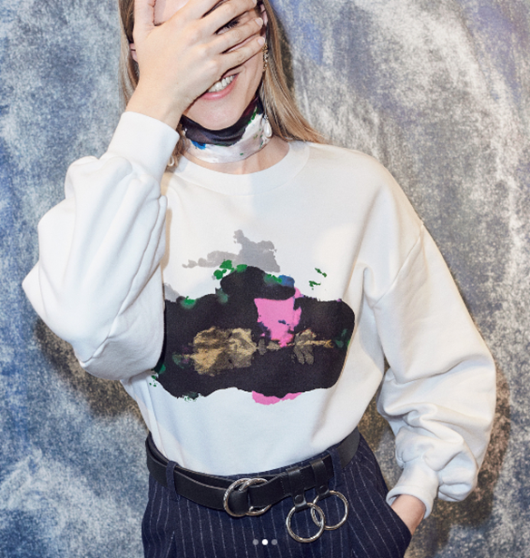 H Kim Gordon &#x3C0;&#x3B1;&#x3C1;&#x3BF;&#x3C5;&#x3C3;&#x3B9;&#x3AC;&#x3B6;&#x3B5;&#x3B9; &#x3C4;&#x3B7; &#x3BD;&#x3AD;&#x3B1; &#x3C4;&#x3B7;&#x3C2; fashion &#x3C3;&#x3C5;&#x3BD;&#x3B5;&#x3C1;&#x3B3;&#x3B1;&#x3C3;&#x3AF;&#x3B1; &#x3BC;&#x3B5; &#x3C4;&#x3BF; brand &amp; Other Stories