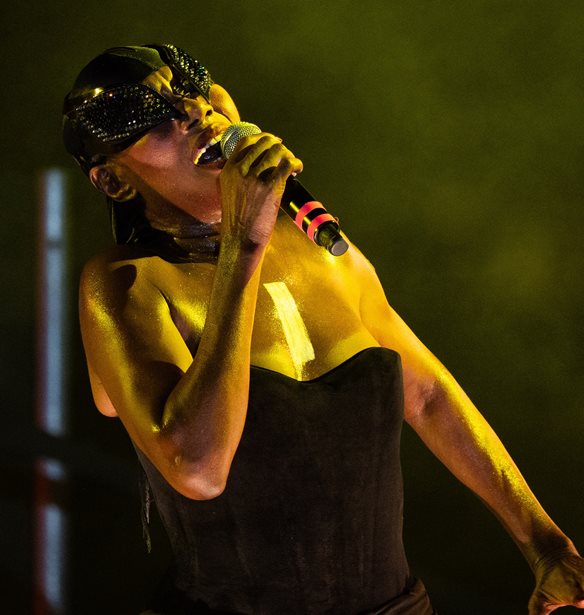 &#x397; &#x3B9;&#x3AD;&#x3C1;&#x3B5;&#x3B9;&#x3B1; &#x3C4;&#x3B7;&#x3C2; &#x3C0;&#x3B1;&#x3B3;&#x3BA;&#x3CC;&#x3C3;&#x3BC;&#x3B9;&#x3B1;&#x3C2; &#x3C3;&#x3BA;&#x3B7;&#x3BD;&#x3AE;&#x3C2; Grace Jones &#x3BC;&#x3AC;&#x3B3;&#x3B5;&#x3C8;&#x3B5; &#x3C4;&#x3BF; &#x3BA;&#x3BF;&#x3B9;&#x3BD;&#x3CC; &#x3C3;&#x3C4;&#x3BF;&#x3BD; &#x39B;&#x3CC;&#x3C6;&#x3BF; &#x3C4;&#x3B7;&#x3C2; &#x3A3;&#x3AC;&#x3BD;&#x3B7;&#x3C2;