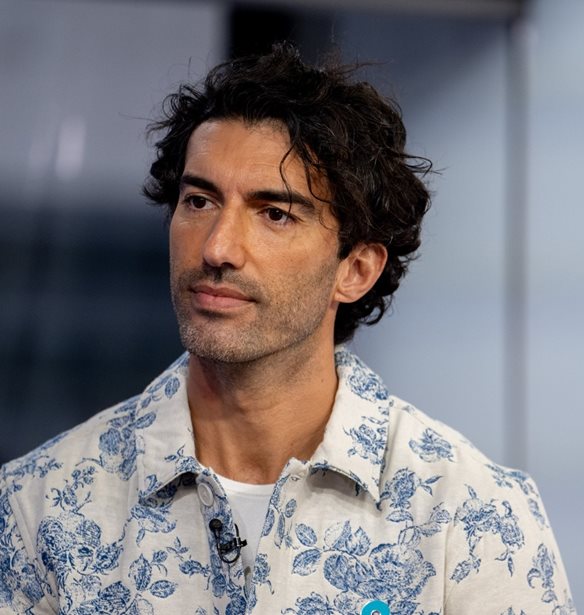 &#x39F; Justin Baldoni &#x3BC;&#x3B7;&#x3BD;&#x3CD;&#x3B5;&#x3B9; &#x3C4;&#x3B7;&#x3BD; Blake Lively &#x3BA;&#x3B1;&#x3B9; &#x3C4;&#x3BF;&#x3BD; Ryan Reynolds &#x3B3;&#x3B9;&#x3B1; 400 &#x3B5;&#x3BA;&#x3B1;&#x3C4;&#x3BF;&#x3BC;&#x3BC;&#x3CD;&#x3C1;&#x3B9;&#x3B1; &#x3B4;&#x3BF;&#x3BB;&#x3AC;&#x3C1;&#x3B9;&#x3B1;