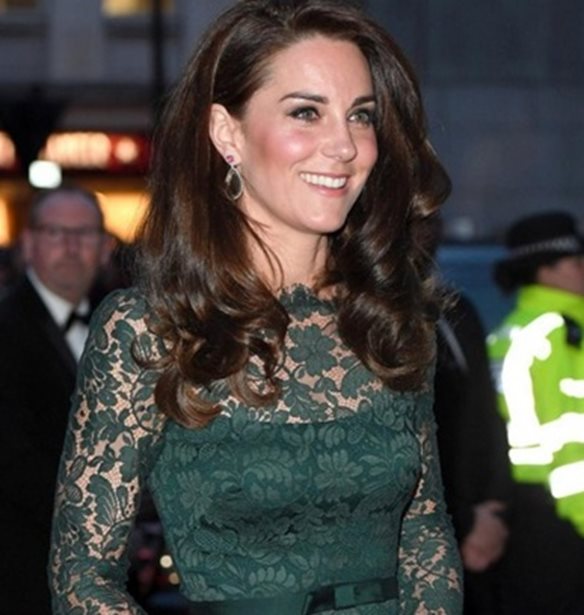 Kate Middleton: &#x3A4;&#x3B9; &#x3BA;&#x3BF;&#x3B9;&#x3BD;&#x3CC; &#x3B5;&#x3AF;&#x3C7;&#x3B5; &#x3B7; &#x3B5;&#x3BC;&#x3C6;&#x3AC;&#x3BD;&#x3B9;&#x3C3;&#x3AE; &#x3C4;&#x3B7;&#x3C2; &#x3BC;&#x3B5; &#x3B1;&#x3C5;&#x3C4;&#x3AE; &#x3C4;&#x3B7;&#x3C2; &#x392;&#x3B1;&#x3C3;&#x3AF;&#x3BB;&#x3B9;&#x3C3;&#x3C3;&#x3B1;&#x3C2; Letizia;