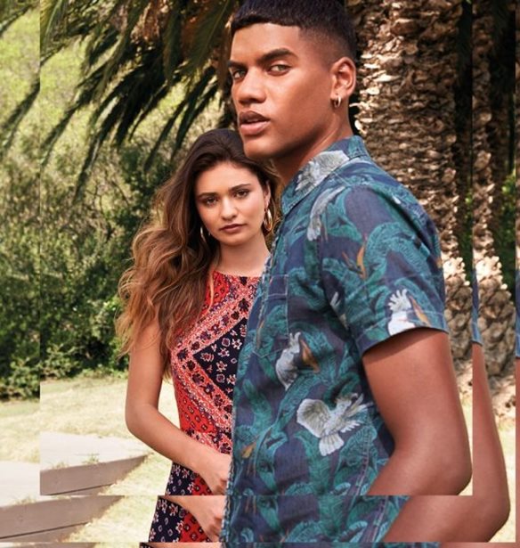 Opening party &#x3C3;&#x3C4;&#x3BF; &#x3BD;&#x3AD;&#x3BF; &#x3BA;&#x3B1;&#x3C4;&#x3AC;&#x3C3;&#x3C4;&#x3B7;&#x3BC;&#x3B1; Superdry &#x3C3;&#x3C4;&#x3B7; &#x393;&#x3BB;&#x3C5;&#x3C6;&#x3AC;&#x3B4;&#x3B1;