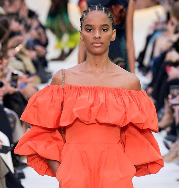 &#x3A3;&#x3C4;&#x3BF; &#x39C;&#x3B9;&#x3BB;&#x3AC;&#x3BD;&#x3BF; &#x3B8;&#x3B1; &#x3C0;&#x3B1;&#x3C1;&#x3BF;&#x3C5;&#x3C3;&#x3B9;&#x3AC;&#x3C3;&#x3B5;&#x3B9; &#x3C4;&#x3B7; &#x3C3;&#x3C5;&#x3BB;&#x3BB;&#x3BF;&#x3B3;&#x3AE; &#x3C4;&#x3BF;&#x3C5; &#x3B3;&#x3B9;&#x3B1; &#x3C4;&#x3B7;&#x3BD; &#x386;&#x3BD;&#x3BF;&#x3B9;&#x3BE;&#x3B7; 2021 &#x3BF; &#x3BF;&#x3AF;&#x3BA;&#x3BF;&#x3C2; Valentino